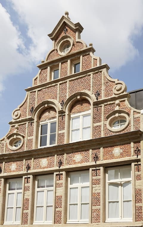 Hotel des Galeries, Front of property