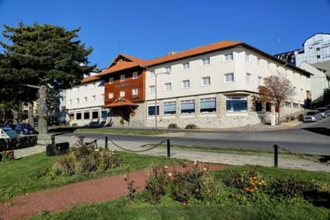 Hotel Tres Reyes Bariloche, Front of property
