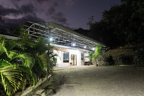 El Faro Containers Beach Hotel, Reception