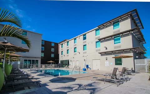 Holiday Inn Express & Suites Miami Airport East by IHG