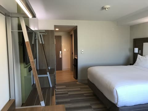 Holiday Inn Express & Suites Miami Airport East by IHG