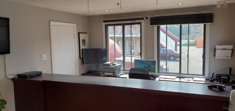 Falcon Motel Brossard, Reception