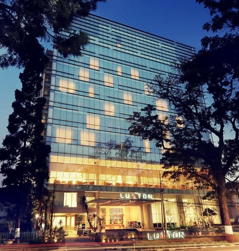 The Luxton Bandung, Front of property