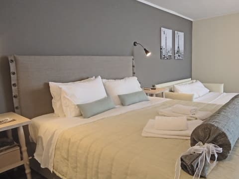 Amphitryon City Hotel