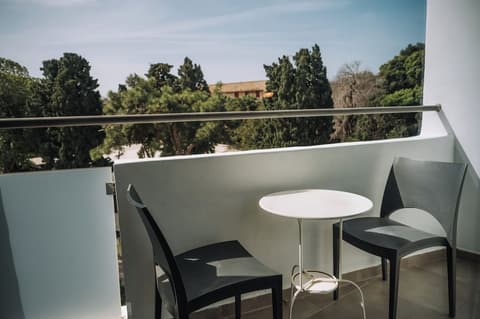 Amphitryon City Hotel