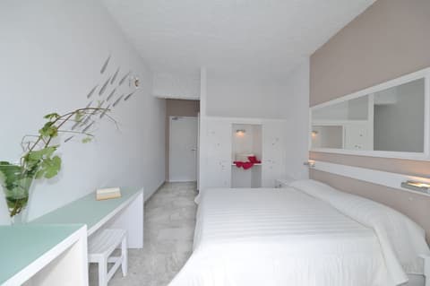 Porto Castello, Room