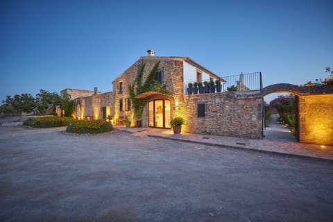 Bennoc Petit Hotel, Reception