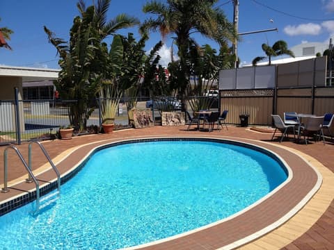 Main Street Motel, Pool