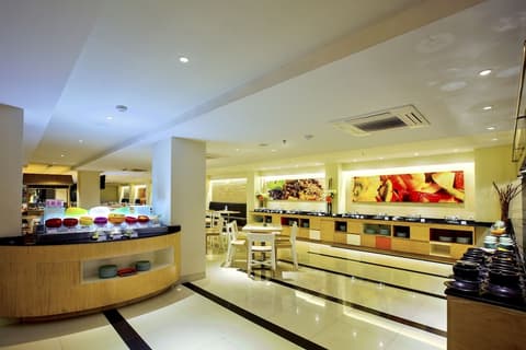 HARRIS Hotel Seminyak Bali, Breakfast area
