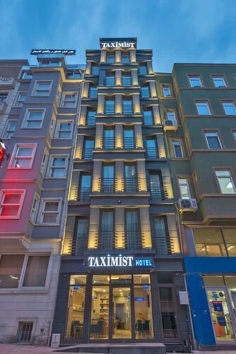 Taximist Hotel, Front of property