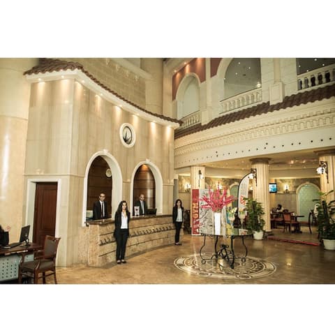 Cherry Maryski Hotel, Reception