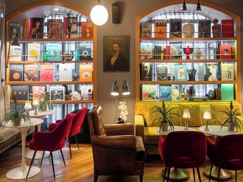 Browns Central Hotel, Lobby