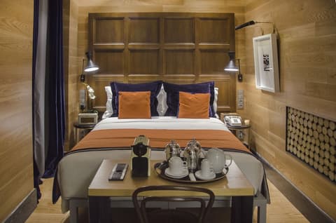 Browns Central Hotel