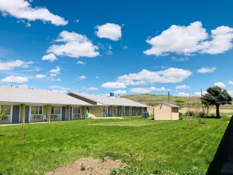 Budget Inn Express, Courtyard