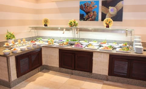 JAZ Neo Naama Bay, Dining