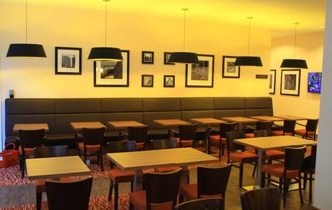 Hampton by Hilton Nuremberg City Centre, Lobby sitting area