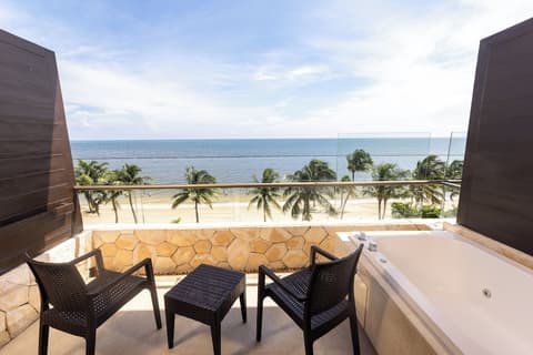 Royalton Hideaway Riviera Cancun, An Autograph Collection All-Inclusive Resort- Adults Only - Newly Renovated, Terrace/patio