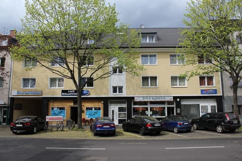 Lipp Apartments