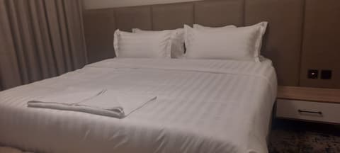 Golden New Quraish, Room