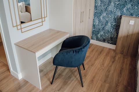 Shoreline Apartments