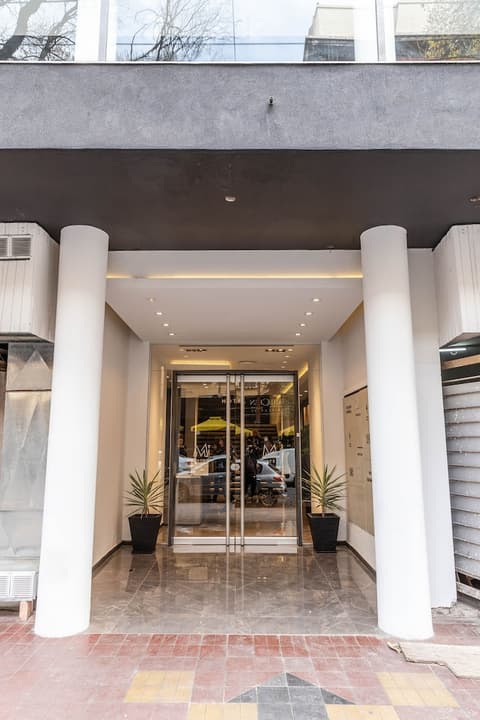 Hotel M, Front of property