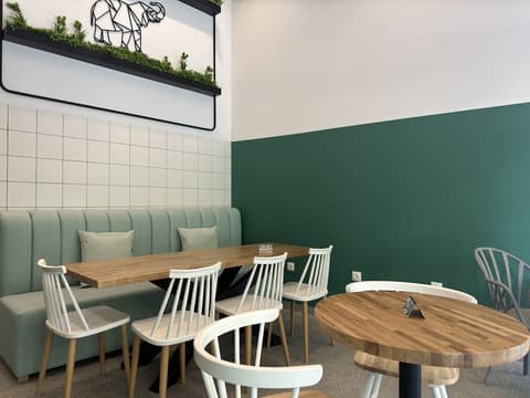 Urban Elephant Suites, Lobby lounge