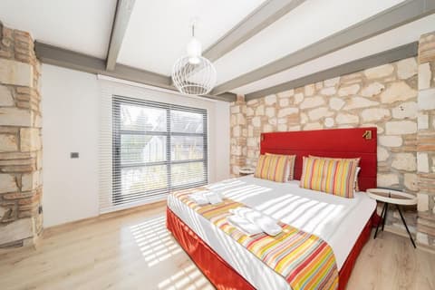 Excellent Hotel Room Near Hadrian s Gate