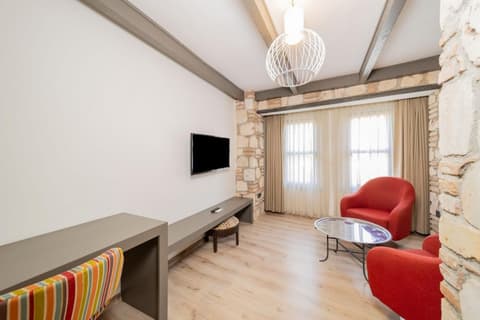 Excellent Hotel Room Near Hadrian s Gate