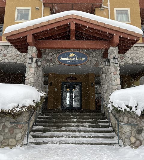 Sundance Lodge, Front of property