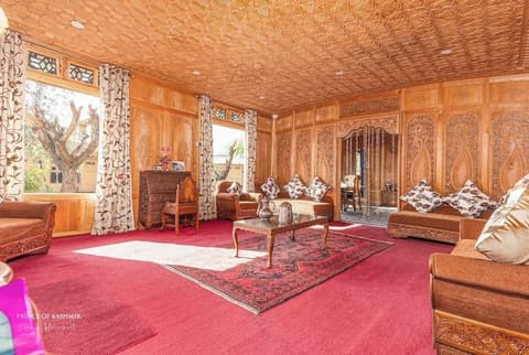 Prince of Kashmir Luxury Houseboat