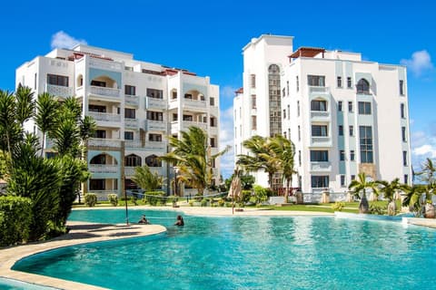 Royal Shaza Suites, Pool