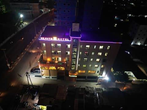 New Heaven Hôtel, Exterior