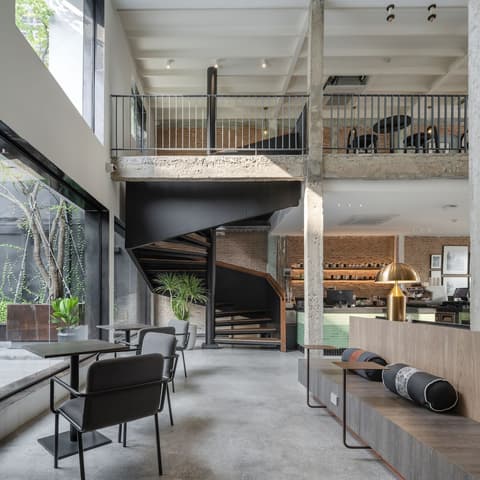 Lilit Bang Lumphu Hotel, Reception