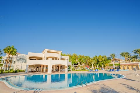 Ivy Cyrene Island Aqua Park Resort, Pool