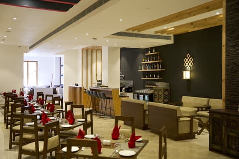 Pelyang Boutique, Restaurant