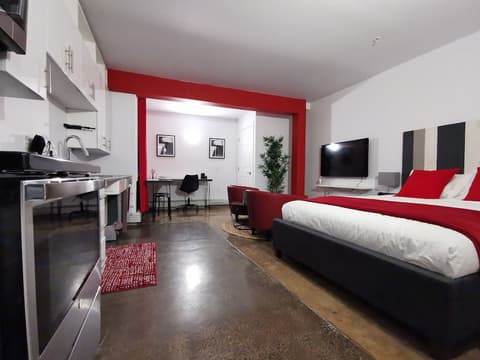 Cameo Hotel and Suites, Room