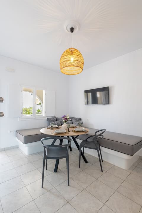 Black Rock villas, In-room dining