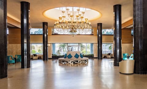 Sherry Frontenac Oceanfront Hotel