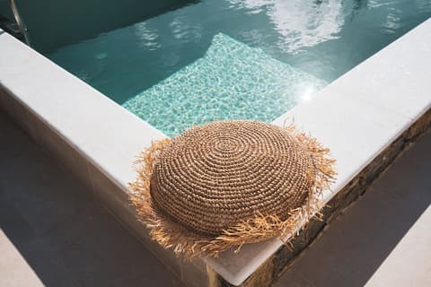 Kouros Blanc Resort & Suites