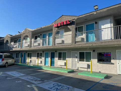Arlo Motel, Exterior
