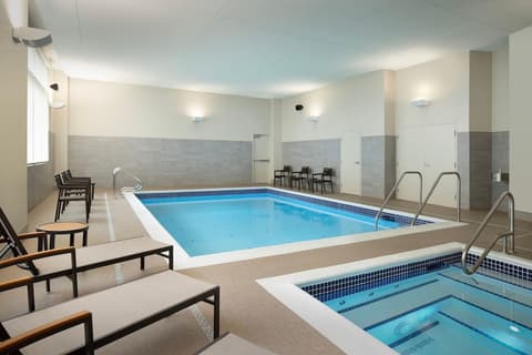 Courtyard By Marriott Nanaimo, Pool