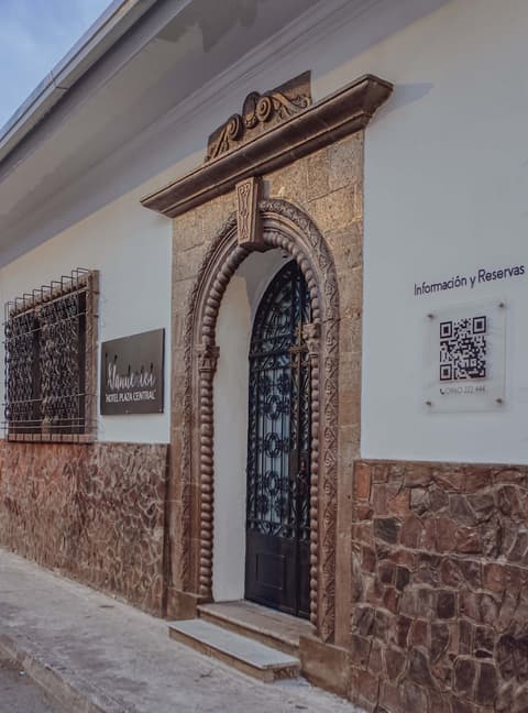 Wanderlot- Hotel Plaza Central, Exterior