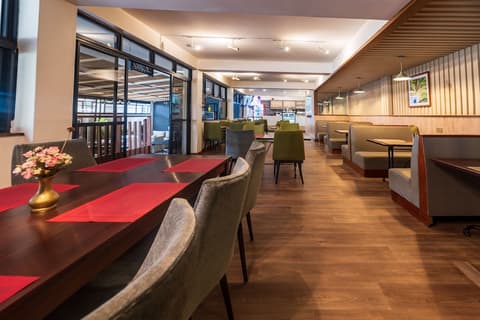 Samra Hotel, Restaurant