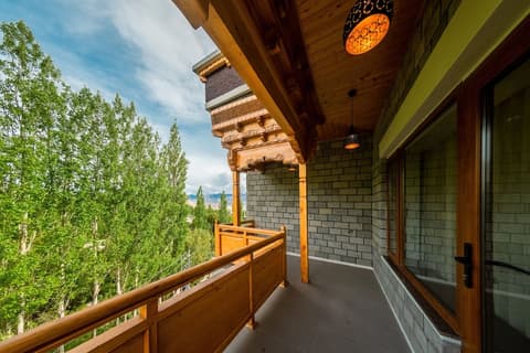 Hotel Gyalpo Residency - A Mountain View Luxury Hotel in Leh