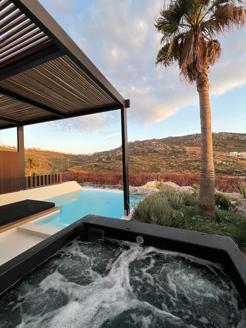 Ftelia Black Villas, Room