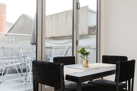 Trafalgar Square by Excel Apartments