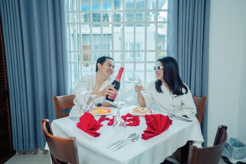 White Corner Hotel, In-room dining