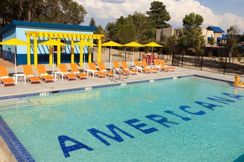 Americana Motor Hotel, Pool
