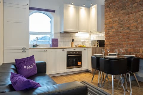 Pillo Rooms Serviced Apartments- Salford, Room