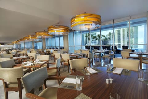 Megapolis Hotel Panamá, Restaurant